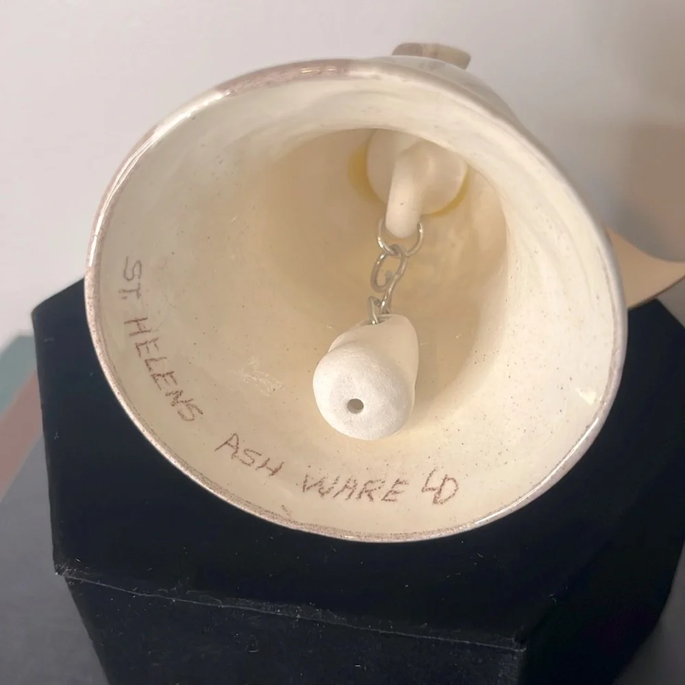 Mount St. Helen Ash Ware Marble Glaze Signed Bell - Picture 7 of 7